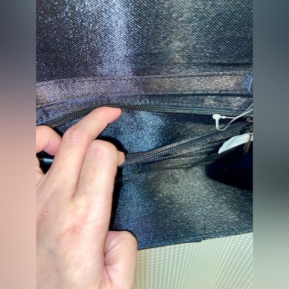 Women’s‎ Le Château sparkly and shiny black chic Clutch with removable chain - Picture 9 of 14